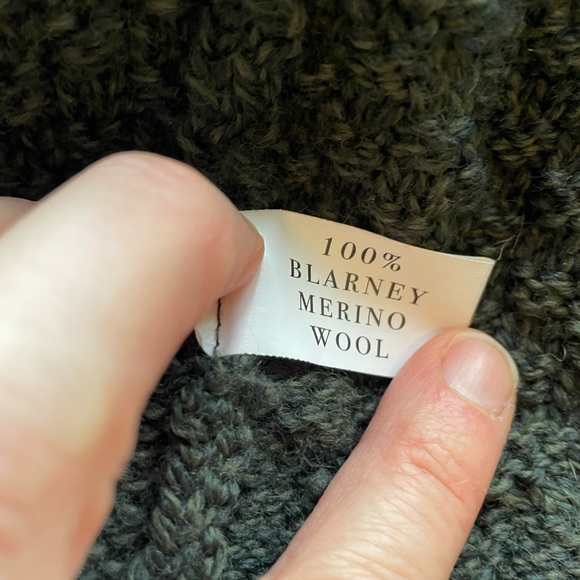 Women's Dark Green Cable Knit Cardigan - Picture 4 of 7